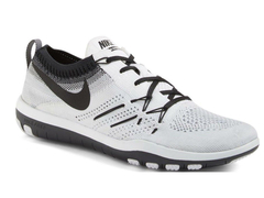 Tênis Nike Wmns Free Flyknit Training Focus OC Oreo