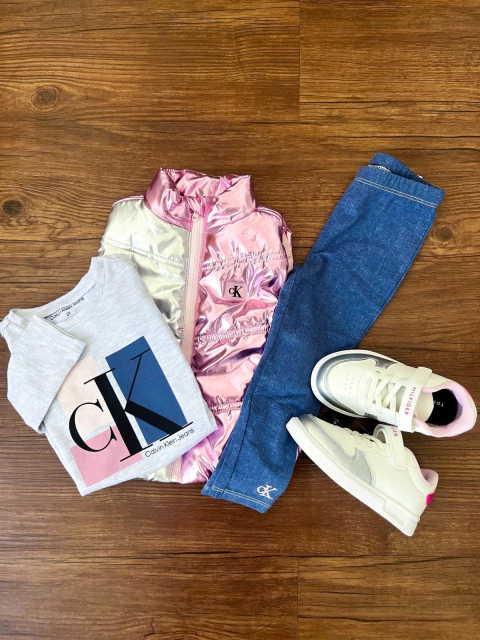 TRIO CALVIN KLEIN, COLETE ACOLCHOADO METALICO, CAMISETA MANGA LONGA E LEGGING