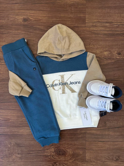 CONJUNTO CALVIN KLEIN COLORBLOCK COM CAPUZ EM MOLETOM FLANELADO