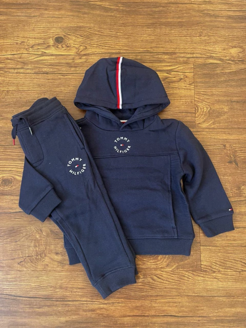 CONJUNTO DE MOLETOM BORDADO TOMMY HILFIGER