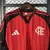Camisa especial US Flamengo 2025/2026 masculina Adidas, modelo com botões, listras verticais em vermelho e preto, e escudo do Flamengo, para torcedores