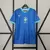 Camisa azul reserva da Seleção Brasileira 2024 com estampa ondulada em tons de azul, escudo da CBF centralizado com cinco estrelas, gola verde e detalhes modernos nas mangas, modelo Nike oficial para a Copa América