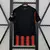 Camisa titular AC Milan 2025/2026 masculina Puma, modelo oficial com listras verticais em preto e vermelho, escudo AC Milan, patrocínio Emirates, para torcedores.