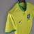 Camisa amarela titular da Seleção Brasileira 2022, com detalhes em verde, gola com botão e escudo da CBF atualizado, modelo Nike para a Copa do Mundo do Catar
