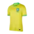 Camisa amarela titular da Seleção Brasileira 2023, modelo Nike com gola em verde, escudo da CBF redesenhado e acabamento clean, estilo clássico e moderno