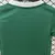 Kit infantil do Palmeiras 2025/26 na cor verde, modelo Puma, composto por camisa com detalhes brancos e shorts branco, ideal para crianças torcedoras do Verdão.