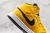 Nike Air Jordan 1 Mid University Gold Black en internet