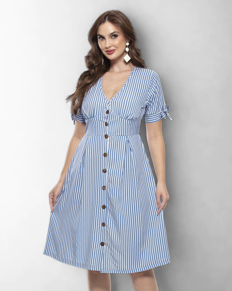 Vestido Azul Clássico com Botões e Saia com Pregas - comprar online