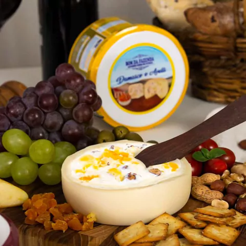 QUEIJO TRUFADO DAMASCO E AVELÃ 700G