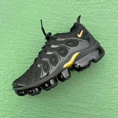 Vapor Max Plus P/Dourado - TRIP STORE