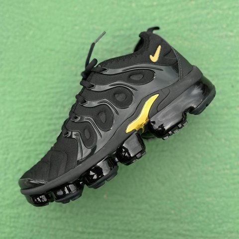 Vapor Max Plus P/Dourado