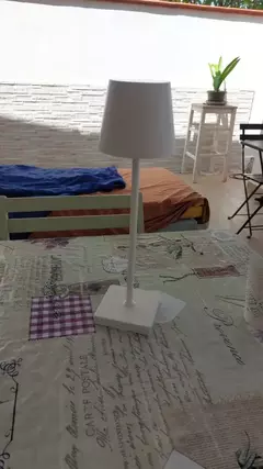 Luminária de Mesa LED Recarregável – Design Moderno e Luz Aconchegante - loja online