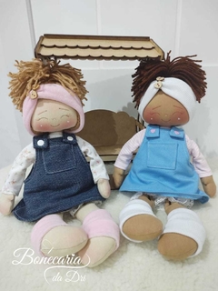 Boneca de pano Docinho - Bonecaria da Dri Confecções Artesanais LTDA