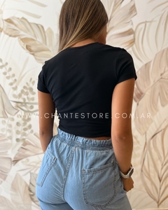 Remera basica crop negra en internet
