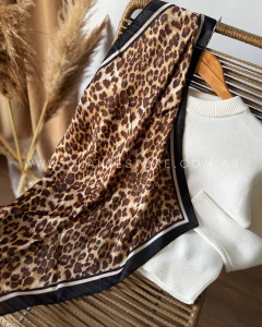 Pañuelo estampado Ch - (copia) en internet