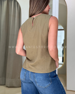 Blusa Amiza Oliva en internet