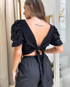 Blusa Amonx negra en internet