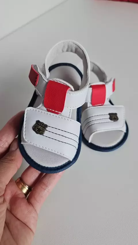 Sandália de Bebê Menino - Branco com Detalhes Vermelho e Azul