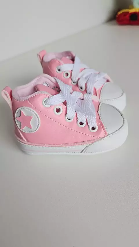 Sapatinho de Bebê Rosa Claro Cano Longo