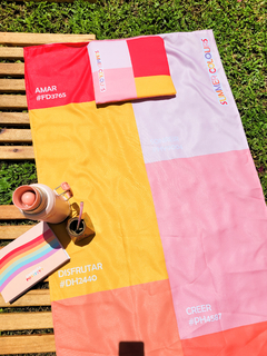 Lona Pantone love