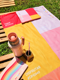 Lona Pantone love en internet