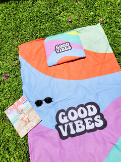 Lona Good Vibes en internet