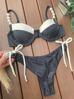 MEIA TAÇA COM PÉROLAS + CALCINHA REGULAGEM FIO DUPLO ( PRETO COM OFF WHITE) - comprar online