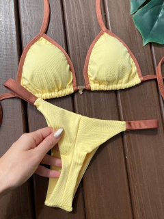 Cortininha + calcinha fita fio duplo (amarelo manteiga + bronze) - comprar online