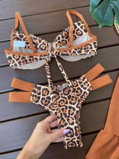 MEIA TAÇA + CALCINHA 2 TIRAS FIO DUPLO ( ANIMAL PRINT COM CARAMELO) - comprar online