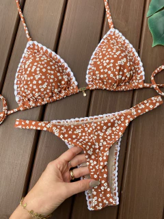 Cortininha + calcinha fita florzinha (crochê) na internet