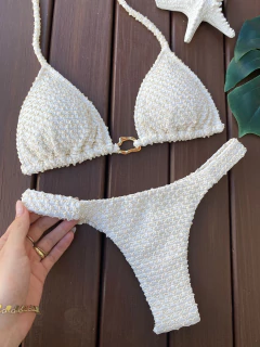 CORTININHA COM DETALHE ORGÂNICO + CALCINHA FITA LARGA FIO DUPLO (OFF COM DOURADO)