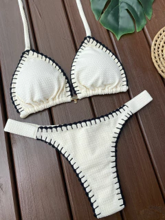 Imagem do CORTININHA + CALCINHA FITA LARGA FIO DUPLO (OFF WHITE COM CROCHÊ PRETO)