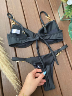 Imagem do BIQUINI JADE - MEIA TAÇA + CALCINHA FITA COM ACESSÓRIO ORGÂNICO (PRETO)