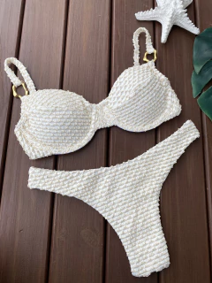 MEIA TAÇA DETALHE ORGÂNICO + CALCINHA ASA DELTA FIO DUPLO (OFF COM DOURADO)