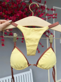 Cortininha + calcinha fita fio duplo (amarelo manteiga + bronze)