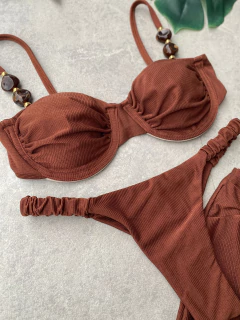 MEIA TAÇA DRAPEADO + CALCINHA FRUFRU FIO DUPLO (MARROM) - CAUSAR moda praia