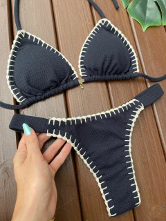 CORTININHA + CALCINHA FITA LARGA FIO DUPLO ( PRETO COM CROCHÊ OFF WHITE) - loja online