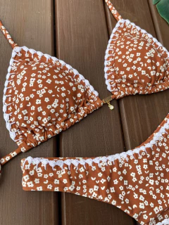 Cortininha + calcinha asa delta fio duplo florzinha (crochê) - CAUSAR moda praia