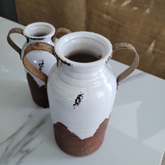 Imagen de Jarron Oxido y Beige Con Asas Alto 12x25cm 57272