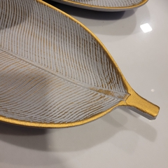 Foch bandeja hoja gris borde dorado 40x14x3cm - kazaru