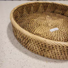 Imagen de Bandeja Flor marrón redonda estrella con borde cosido 40cm