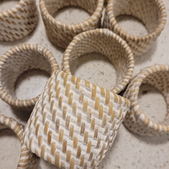 Imagen de Servilletero Anillo Rattan blanco 5cm