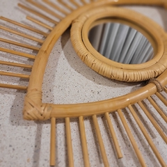 Espejo de rattan diseño de ojo 54cm