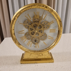 Reloj mesa dorado mecanismo movil 29cm - comprar online