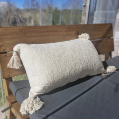 Almohadón Pushkar II con Borlas natural 70x40cm - comprar online