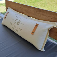 Almohadon Tusor Stamp con cuero 90x40cm en internet