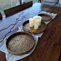 Bandeja martillada dorada manijas chica 32cm en internet