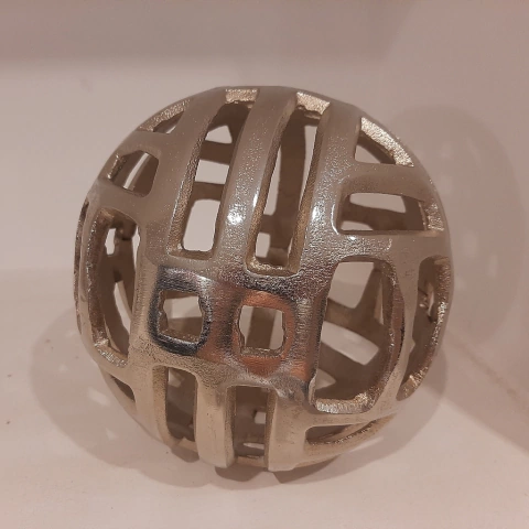 Adorno esfera aluminio calada