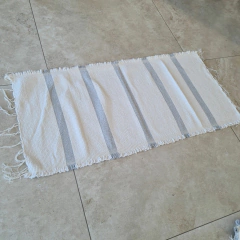 Alfombra telar rayada blanca con gris 120x60cm