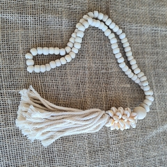 Colgante borla caracoles y madera 55cm